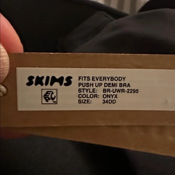 Skims Fits Everybody Push Up Demi‎ Bra - Picture 3 of 4